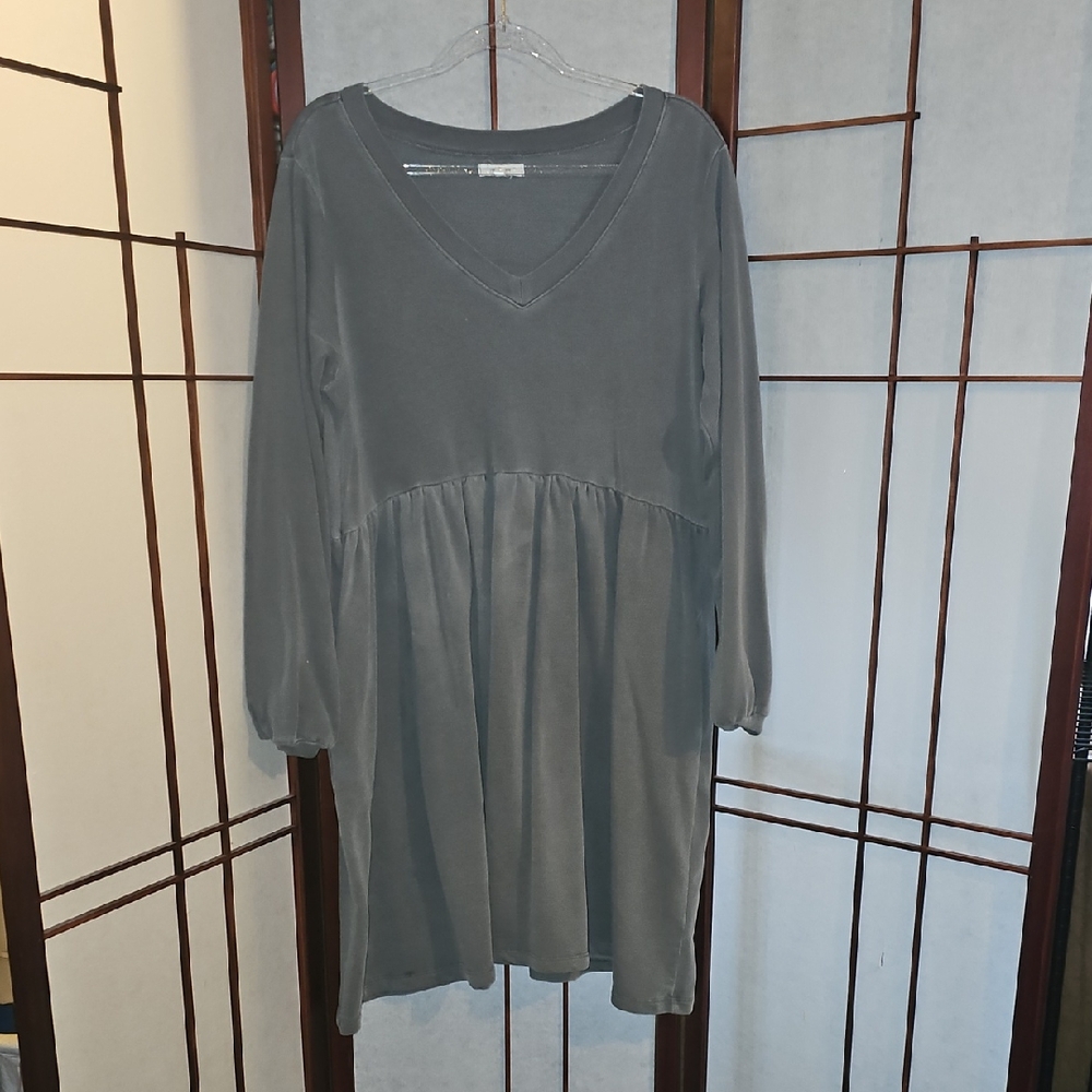 Maurices V-Neck Long Sleeve Gray Swratshirt Dress With Pockets!